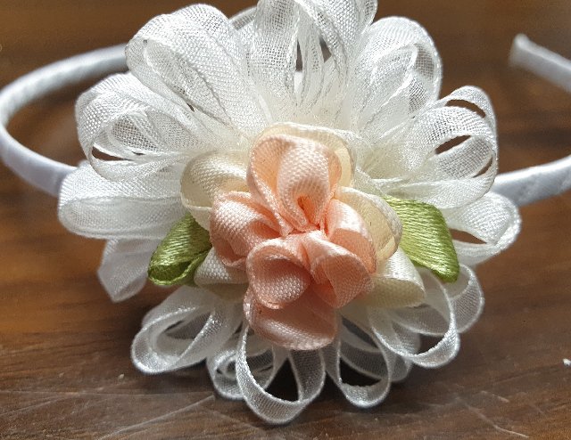 Saténová čelenka s květem - bílá/růžová