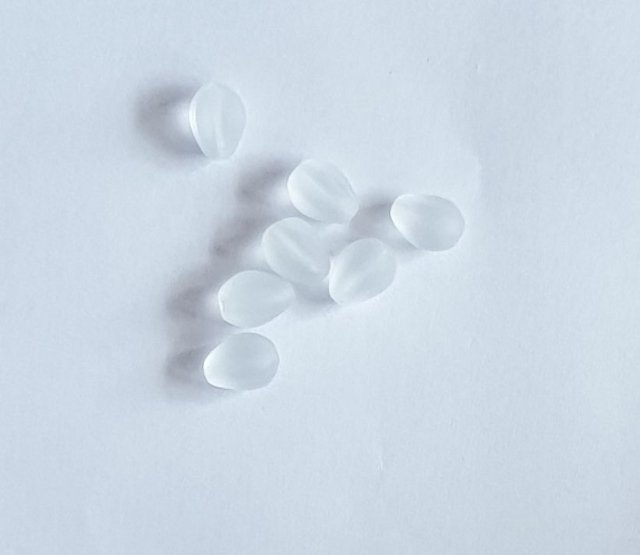 Korálky skleněné (10 kusů) - hruška bílá mléčná 9×11mm