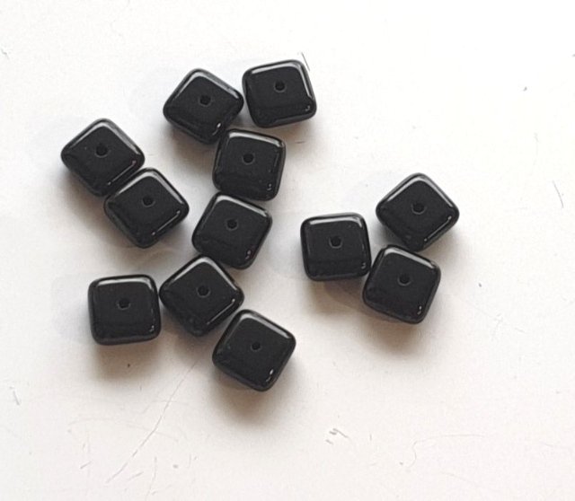 Korálky skleněné (sáček 20g) - čtvereček 8×8mm, černá