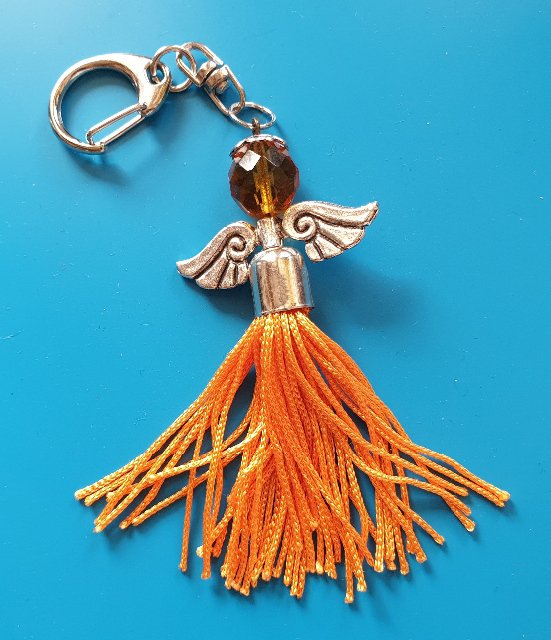 Přívěsek s andělem - oranžová se střapcem