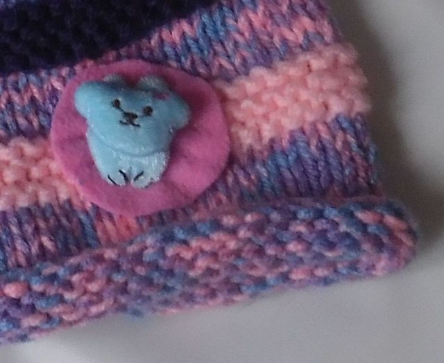 Dětská pletená čepice s bambulí 