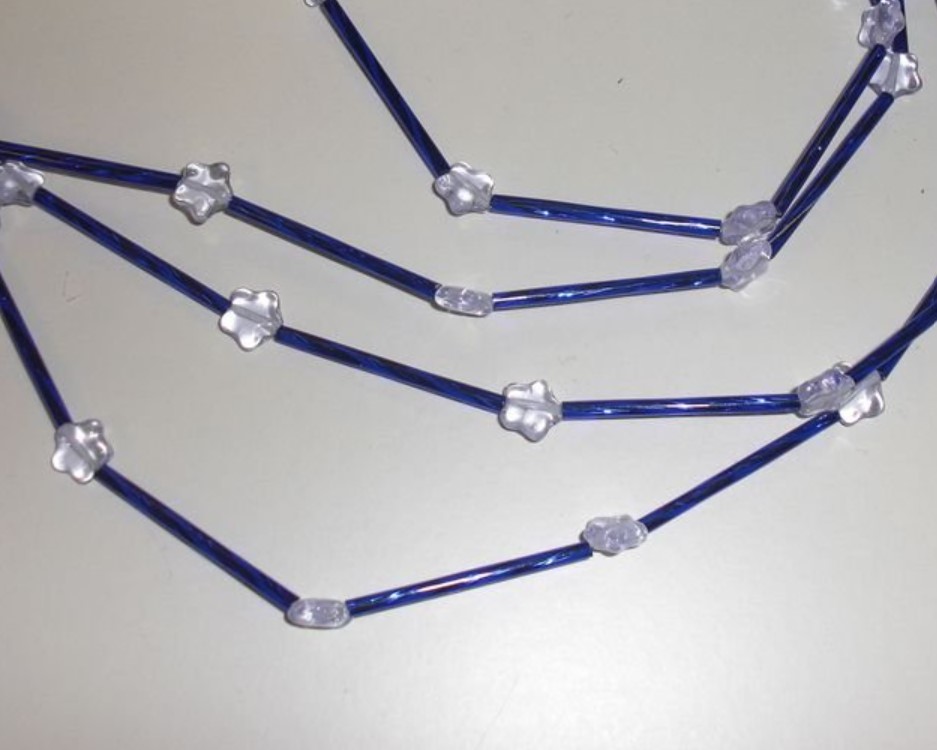 Vánoční řetěz z korálků - modrá tmavá/hvězdičky