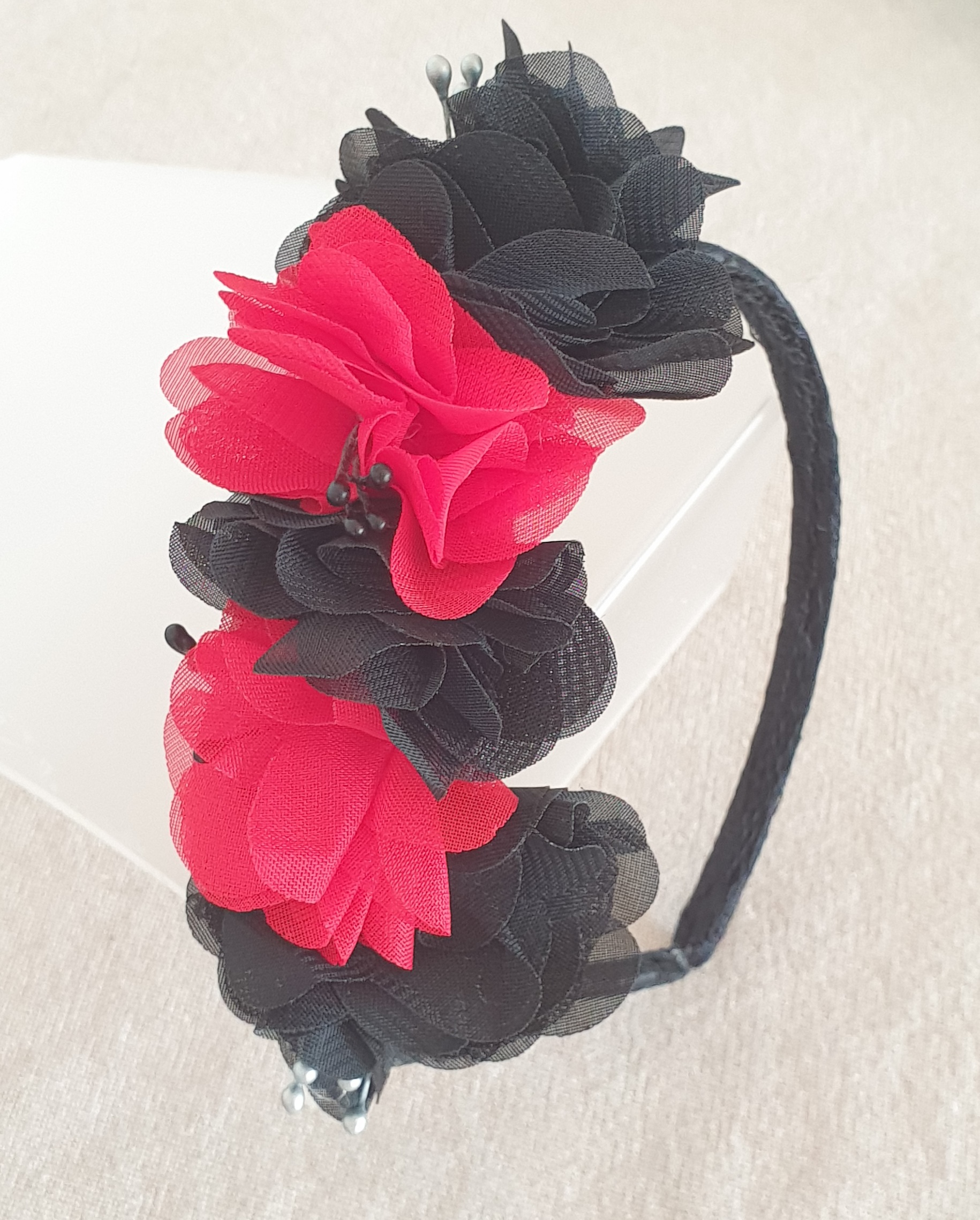 Čelenka do vlasů - černá/červená