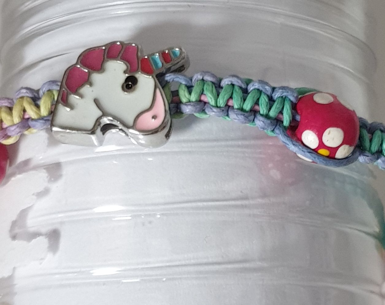 Duhový Shamballa náramek s jednorožcem
