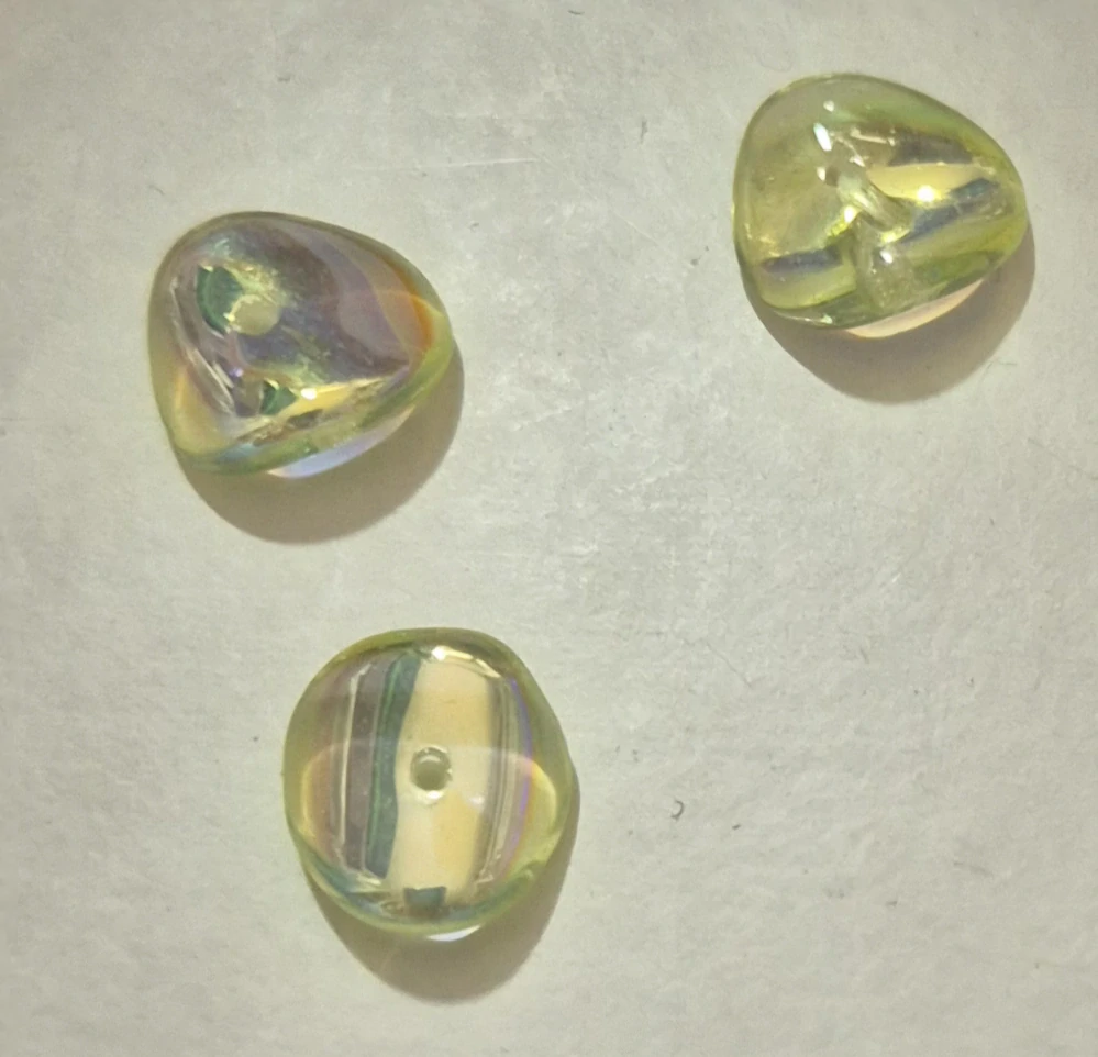 Korálky mačkané z uranového skla - chipsy 10×9mm (20ks)