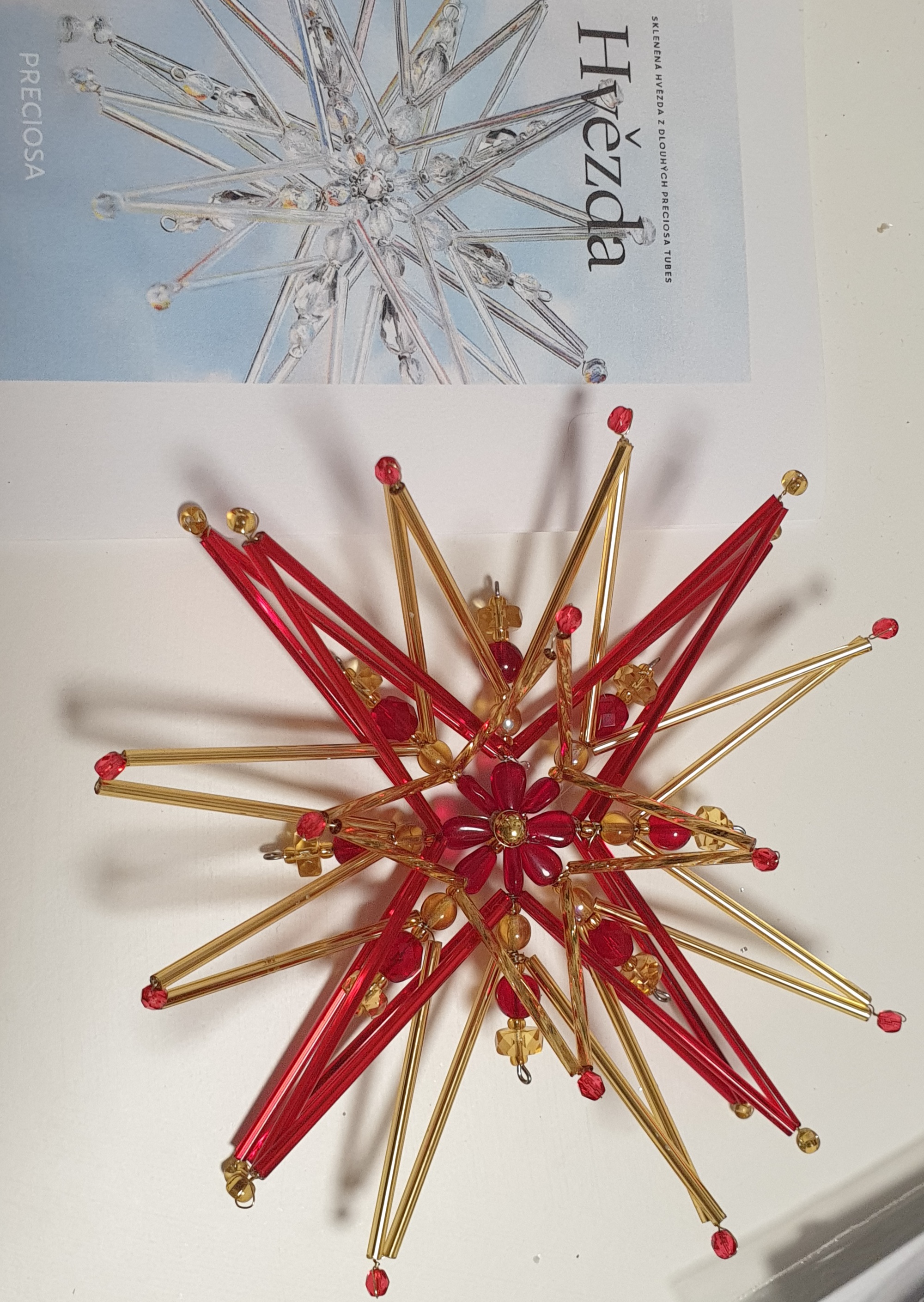 KORÁLKOVÁ STAVEBNICE - Hvězda 3D červená/zlatá (1ks)