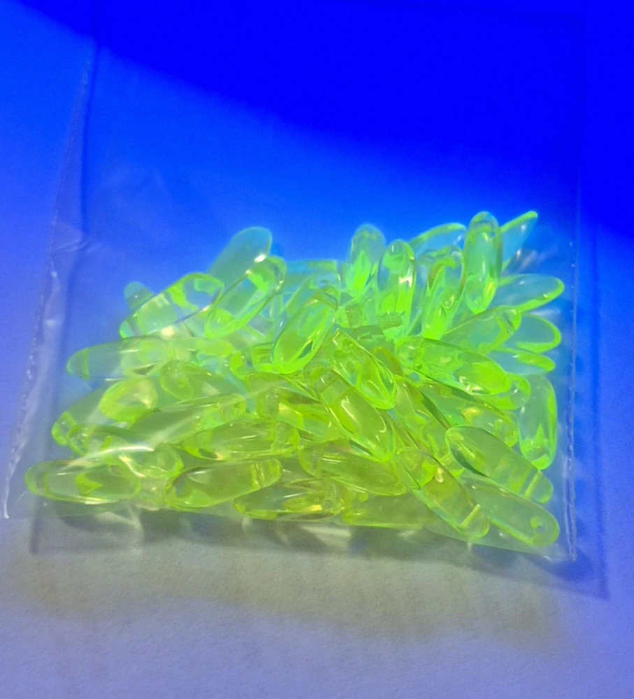 Korálky mačkané z uranového skla - jazýčky (10g)