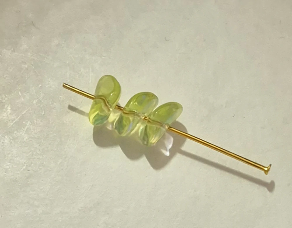 Korálky mačkané z uranového skla - chipsy 10×9mm (20ks)