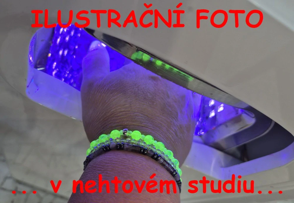 Náramek z broušených korálků