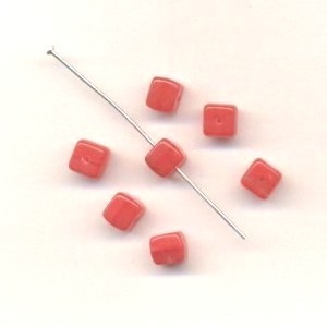 Korálky mačkané - kostička červená - 6×6mm (10ks)