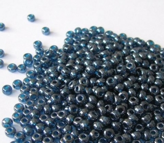 Rokajl PRECIOSA modrá perleťová tmavá > (10/0) Ø2,3mm (sáček 20g)
