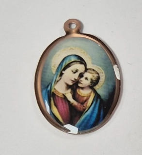Přívěsek kovový - MADONKA ovál (16x24mm)