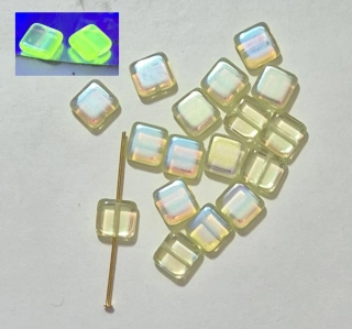 Korálky mačkané z uranového skla - čtverec 8×8mm (20ks)