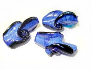 Vinuté perle - spirála - modrá 26x18mm